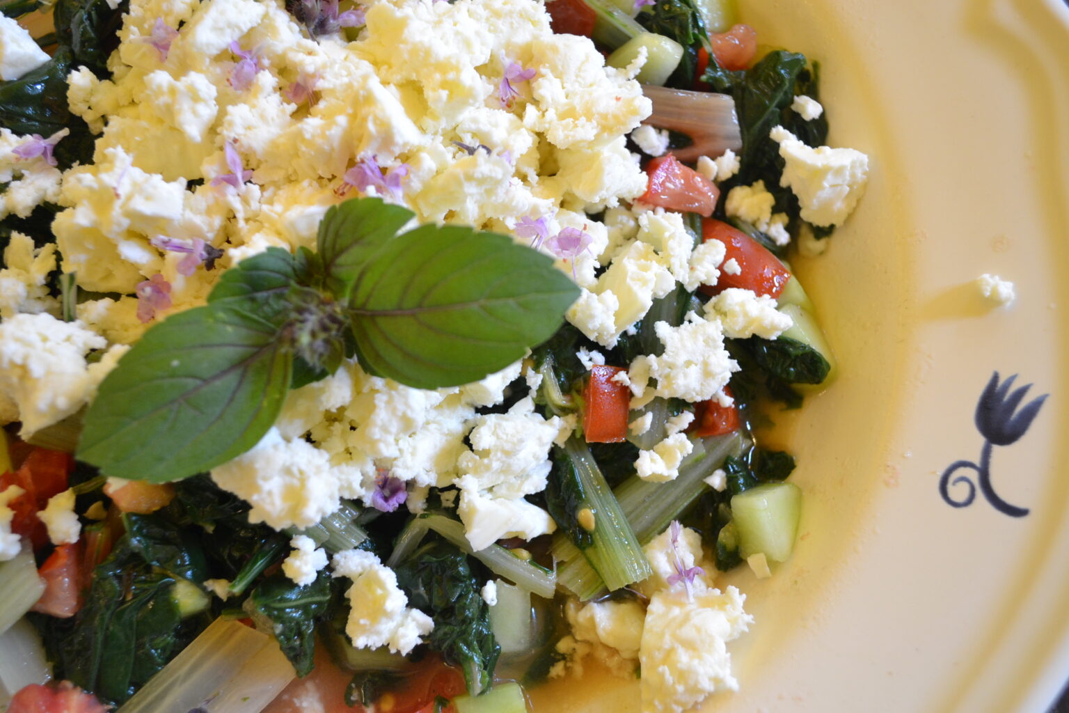 Mediterraner Mangoldsalat - kochwerk Mediterraner Mangoldsalat - kochwerk